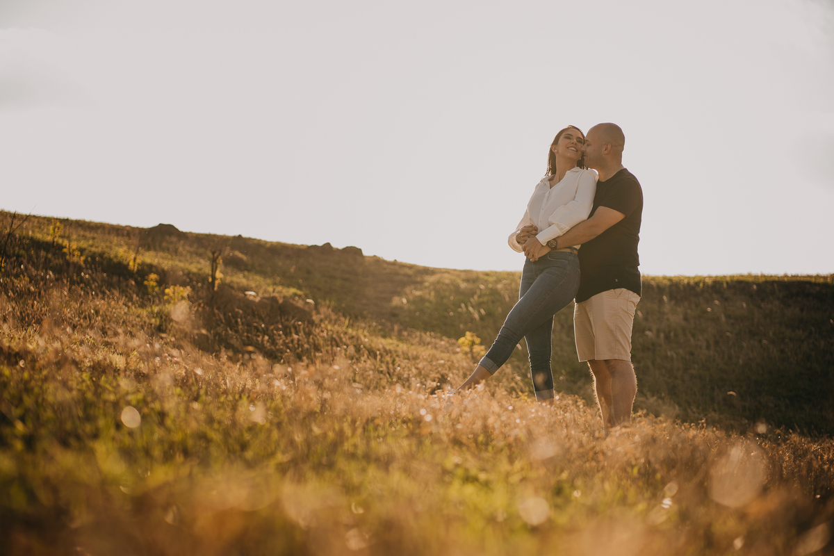 pré-wedding, wedding, ensaio, ensaio fotográfico, foto de casal, casal, noivos, noiva, morro do capuava, namorados