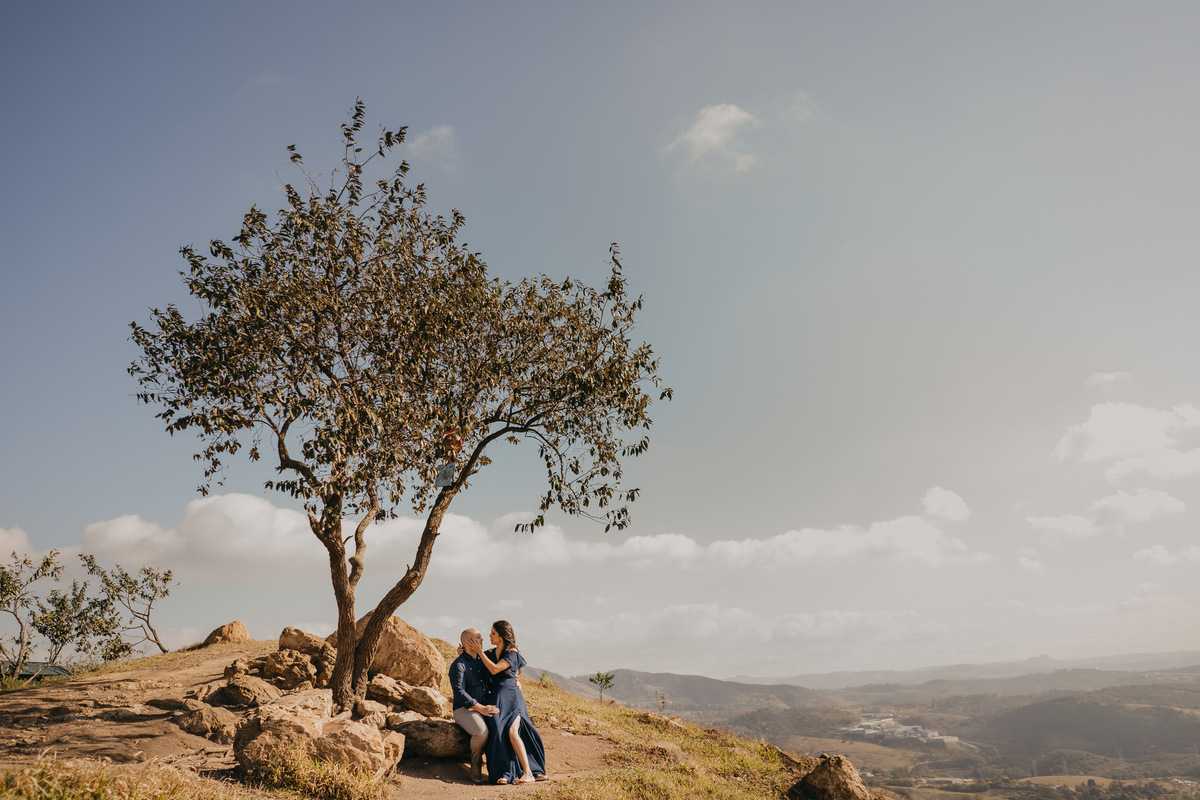 pré-wedding, wedding, ensaio, ensaio fotográfico, foto de casal, casal, noivos, noiva, morro do capuava, namorados