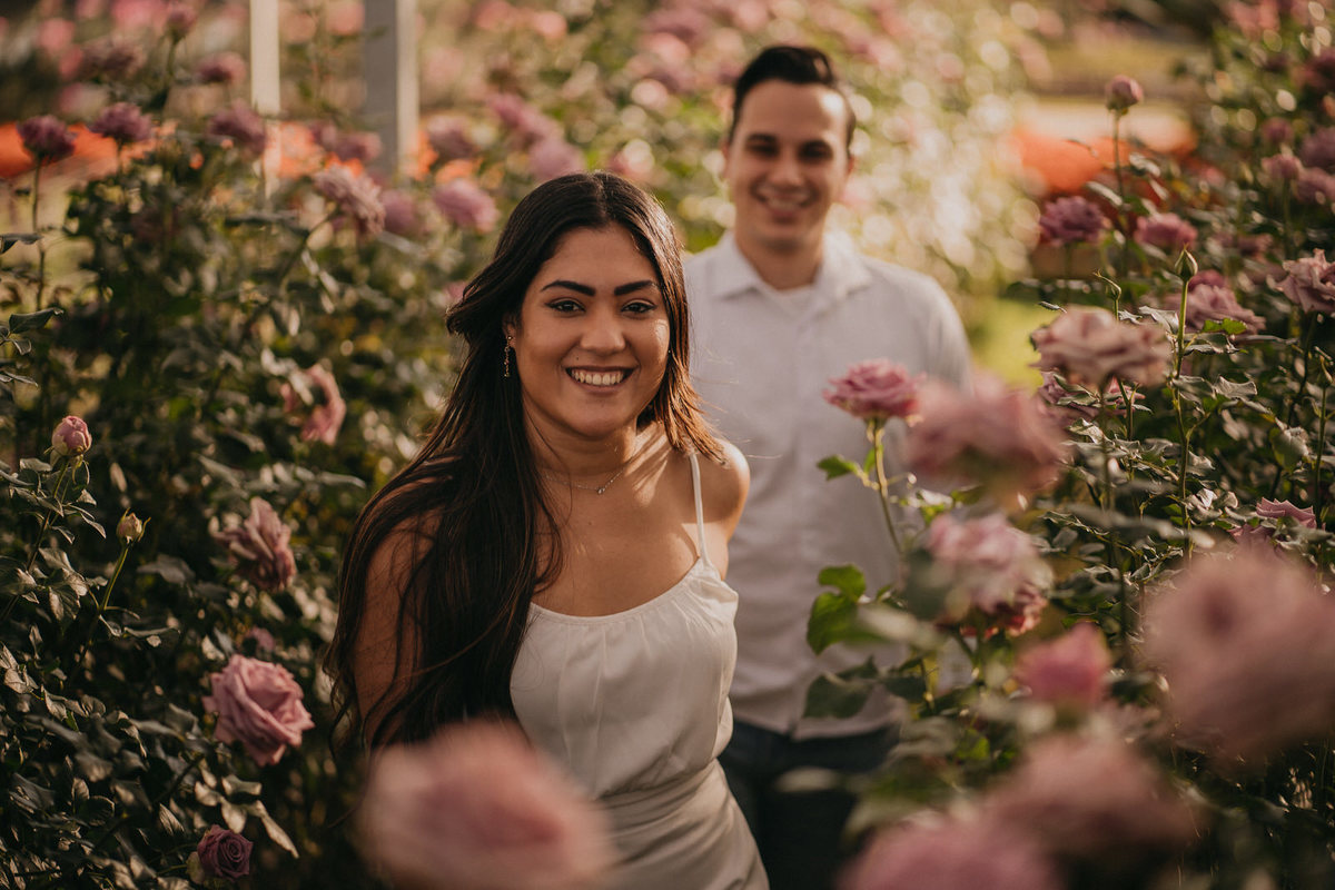 ensaio, ensaio fotográfico, ensaio fotográfico de casal, pré-wedding, fotos de casais, foto de noivos, ensaio de noivos, holambra, ensaio de casal de namorados, ensaio de foto de noivos em holambra, pre-wedding holambra