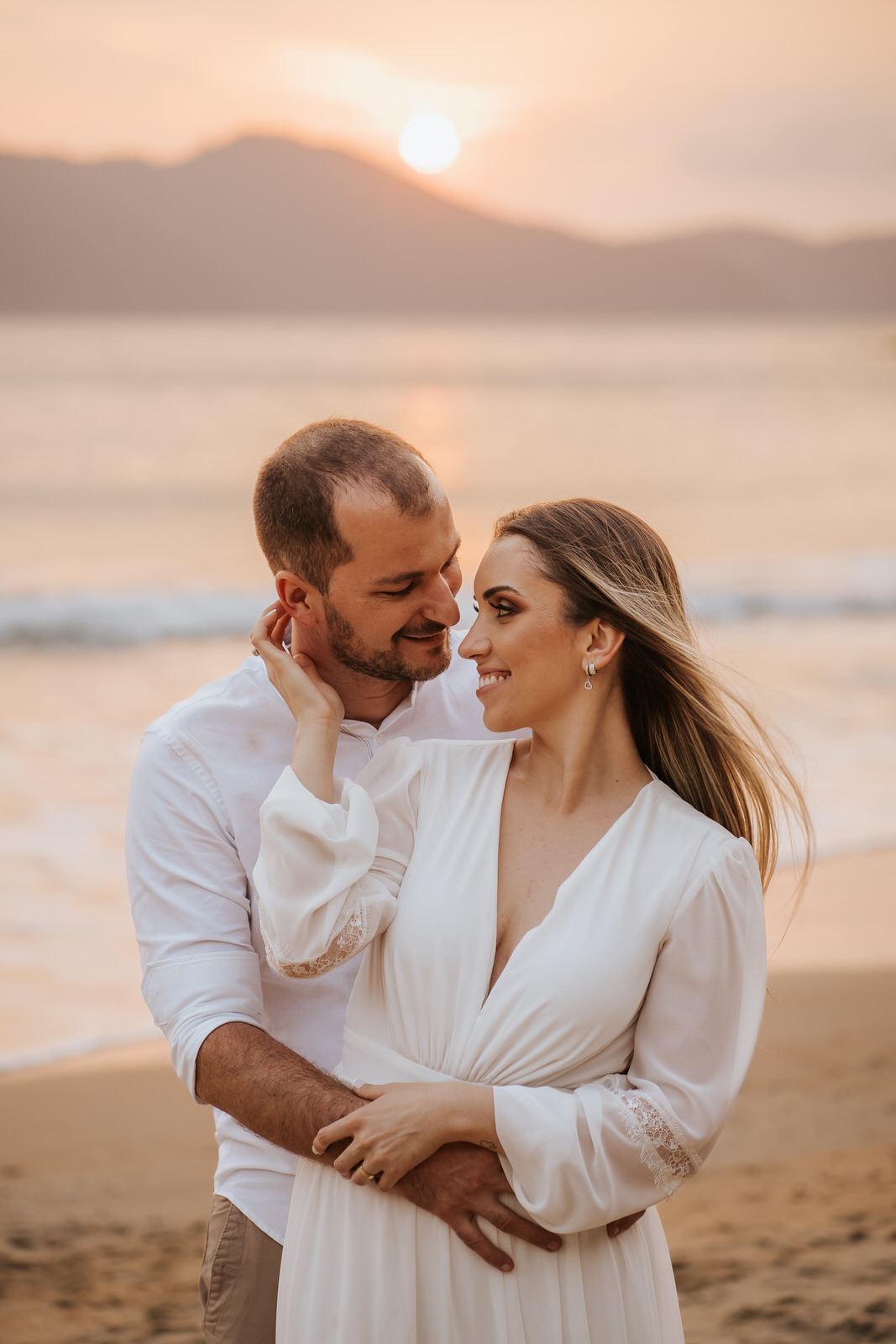 ensaio, ensaio fotográfico, ensaio de casal, foto de casal, pre-wedding, ensaio fotográfico casal, ensaio fotográfico casal de namorados, noivos, ensaio fotográfico casal praia, foto de noivos, ensaio de noivos, praia, praia das conchas