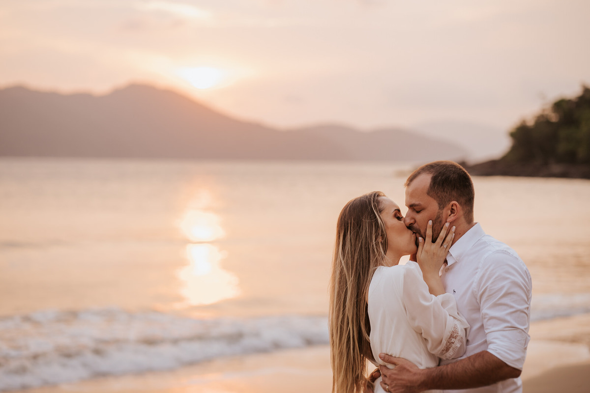 ensaio, ensaio fotográfico, ensaio de casal, foto de casal, pre-wedding, ensaio fotográfico casal, ensaio fotográfico casal de namorados, noivos, ensaio fotográfico casal praia, foto de noivos, ensaio de noivos, praia, praia das conchas