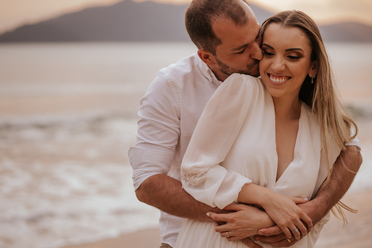 ensaio, ensaio fotográfico, ensaio de casal, foto de casal, pre-wedding, ensaio fotográfico casal, ensaio fotográfico casal de namorados, noivos, ensaio fotográfico casal praia, foto de noivos, ensaio de noivos, praia, praia das conchas