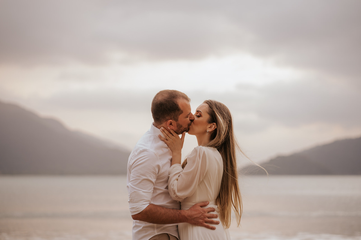 ensaio, ensaio fotográfico, ensaio de casal, foto de casal, pre-wedding, ensaio fotográfico casal, ensaio fotográfico casal de namorados, noivos, ensaio fotográfico casal praia, foto de noivos, ensaio de noivos, praia, praia das conchas