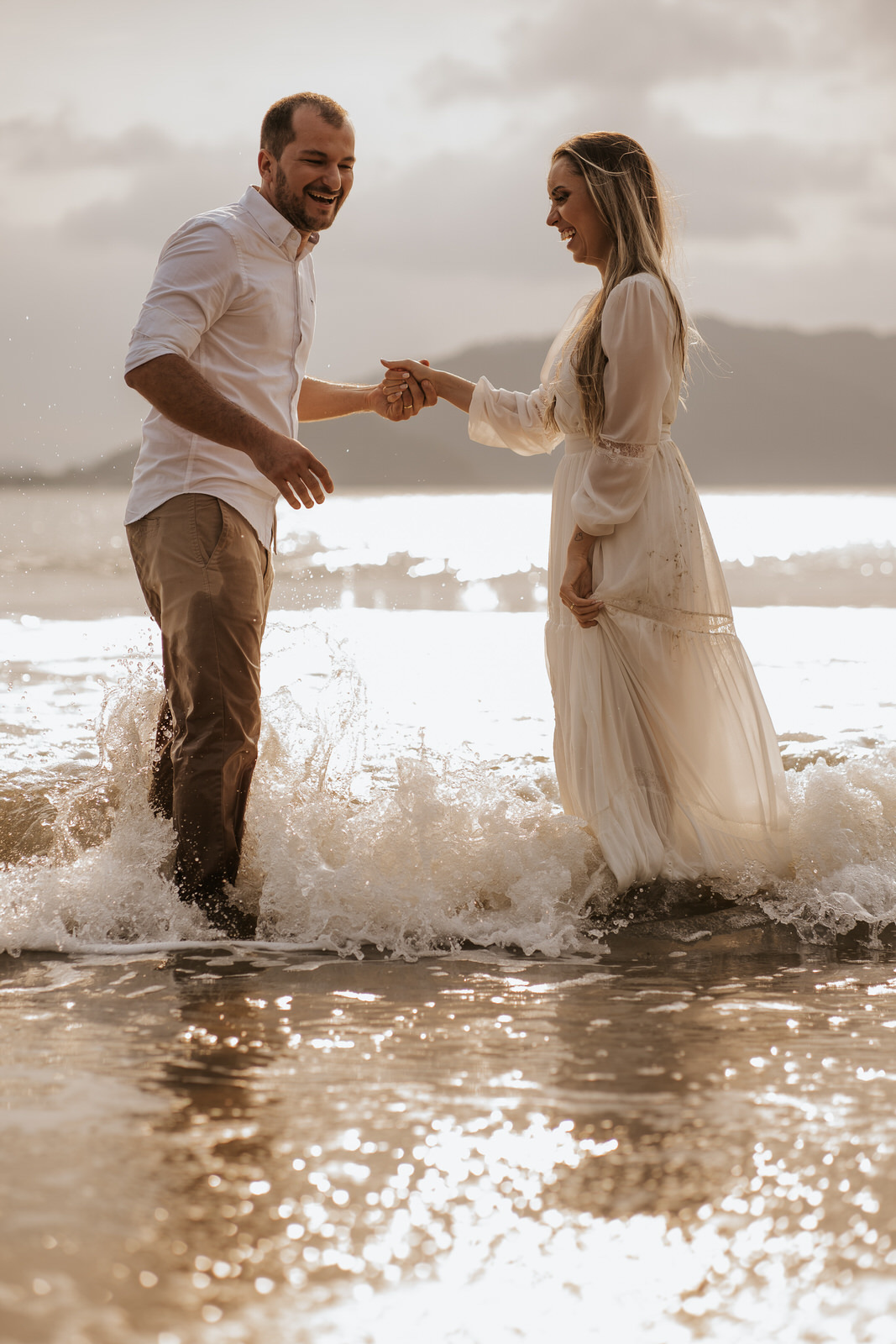 ensaio, ensaio fotográfico, ensaio de casal, foto de casal, pre-wedding, ensaio fotográfico casal, ensaio fotográfico casal de namorados, noivos, ensaio fotográfico casal praia, foto de noivos, ensaio de noivos, praia, praia das conchas