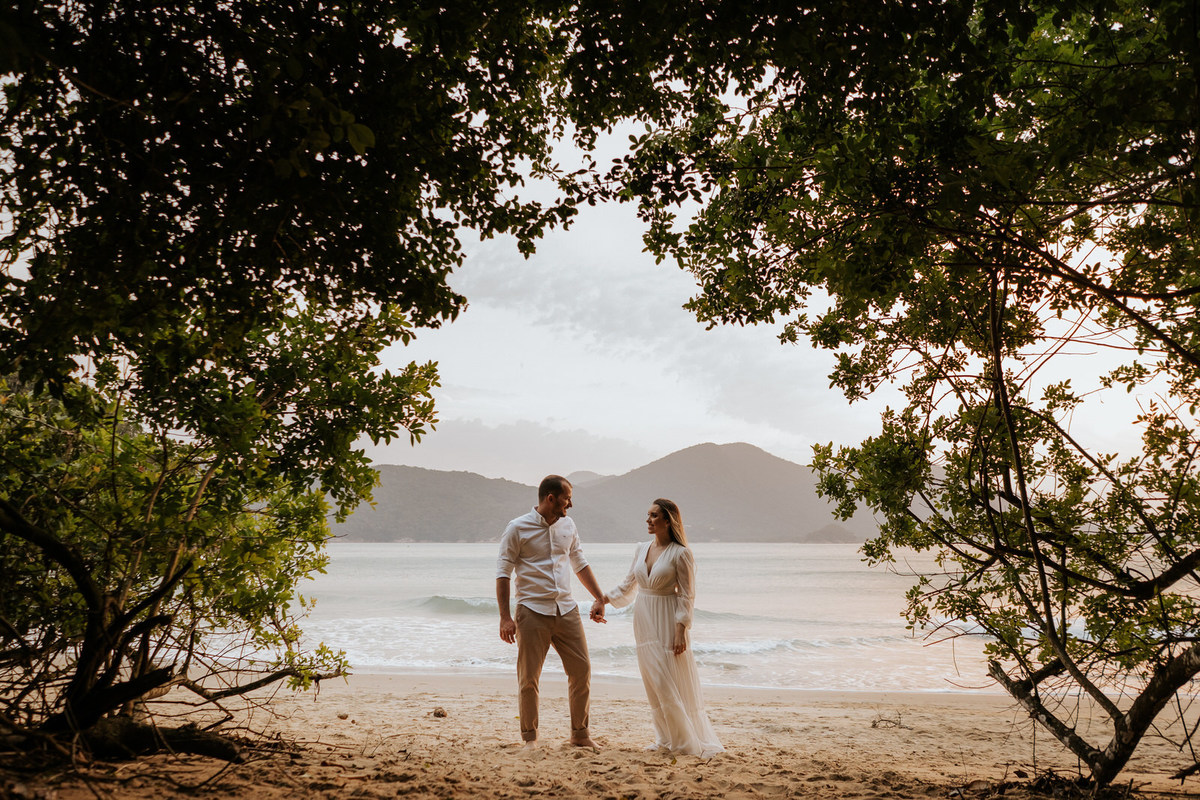 ensaio, ensaio fotográfico, ensaio de casal, foto de casal, pre-wedding, ensaio fotográfico casal, ensaio fotográfico casal de namorados, noivos, ensaio fotográfico casal praia, foto de noivos, ensaio de noivos, praia, praia das conchas