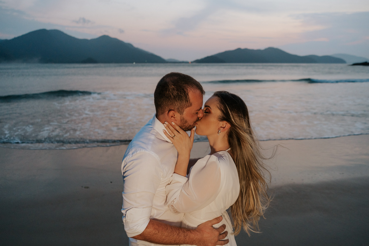 ensaio, ensaio fotográfico, ensaio de casal, foto de casal, pre-wedding, ensaio fotográfico casal, ensaio fotográfico casal de namorados, noivos, ensaio fotográfico casal praia, foto de noivos, ensaio de noivos, praia, praia das conchas