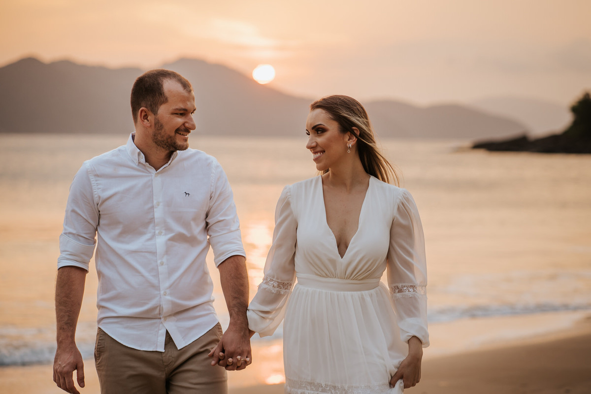 ensaio, ensaio fotográfico, ensaio de casal, foto de casal, pre-wedding, ensaio fotográfico casal, ensaio fotográfico casal de namorados, noivos, ensaio fotográfico casal praia, foto de noivos, ensaio de noivos, praia, praia das conchas