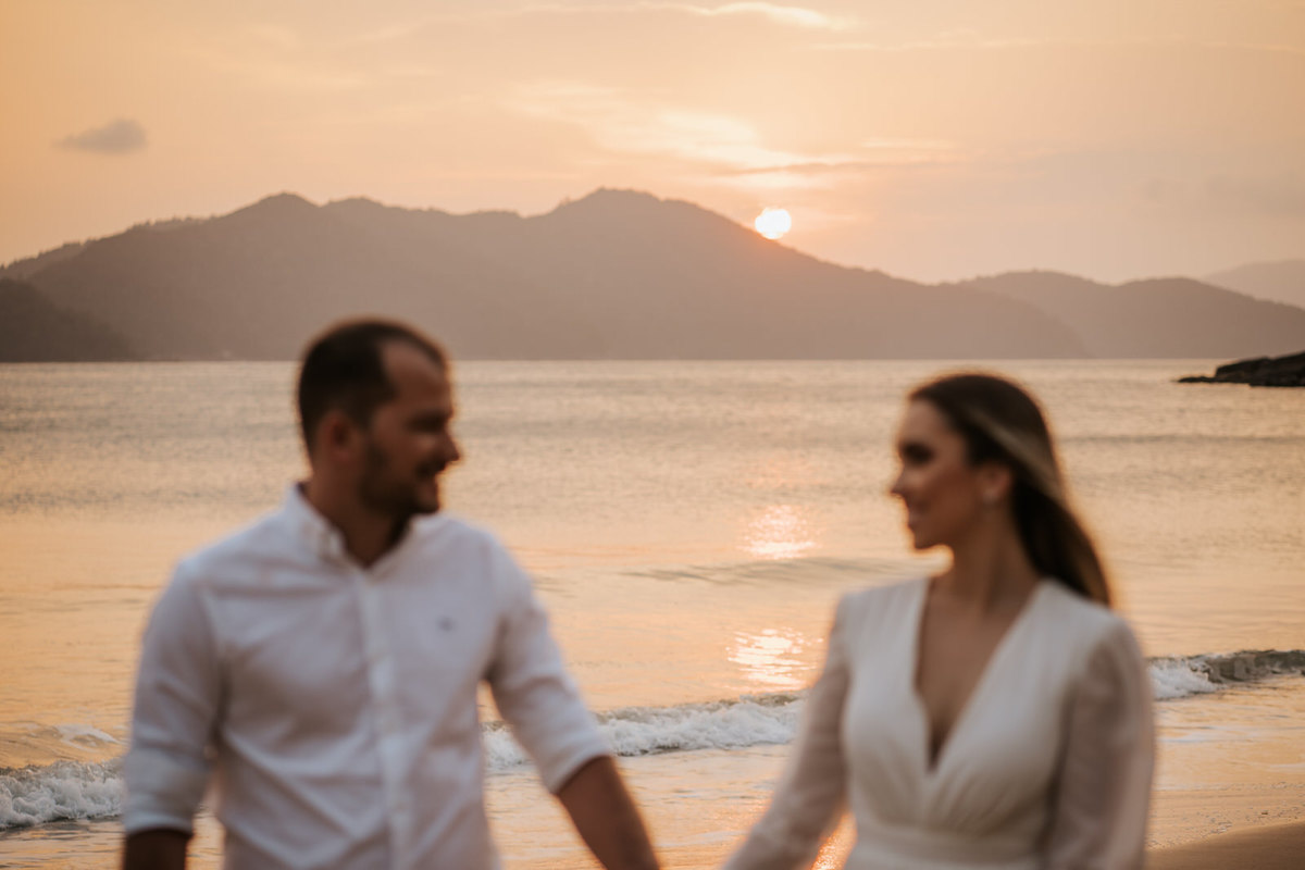 ensaio, ensaio fotográfico, ensaio de casal, foto de casal, pre-wedding, ensaio fotográfico casal, ensaio fotográfico casal de namorados, noivos, ensaio fotográfico casal praia, foto de noivos, ensaio de noivos, praia, praia das conchas