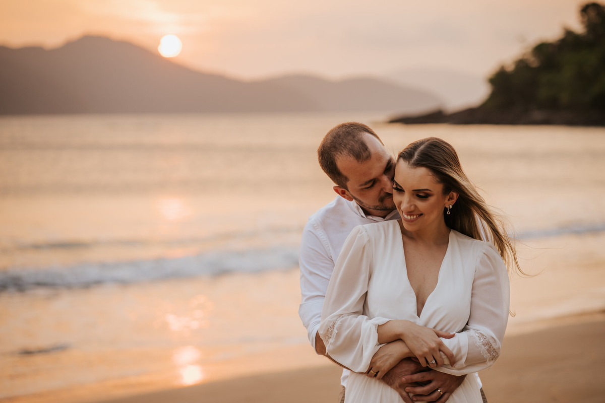 ensaio, ensaio fotográfico, ensaio de casal, foto de casal, pre-wedding, ensaio fotográfico casal, ensaio fotográfico casal de namorados, noivos, ensaio fotográfico casal praia, foto de noivos, ensaio de noivos, praia, praia das conchas
