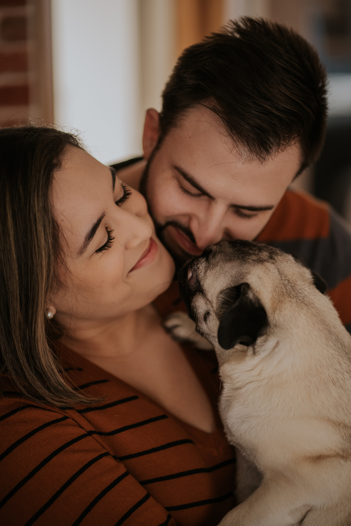 pré-wedding, wedding, bodas, casamento, noivos, foto de casal, foto documental, ensaio de casal, ensaio de casamento, home, home sweet home, lar doce lar, fotos no lar, pré-casamento, ensaio fotográfico de família, foto de família, foto de bodas