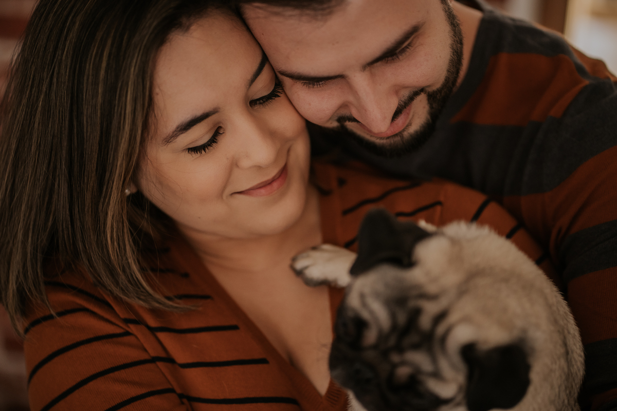 pré-wedding, wedding, bodas, casamento, noivos, foto de casal, foto documental, ensaio de casal, ensaio de casamento, home, home sweet home, lar doce lar, fotos no lar, pré-casamento, ensaio fotográfico de família, foto de família, foto de bodas