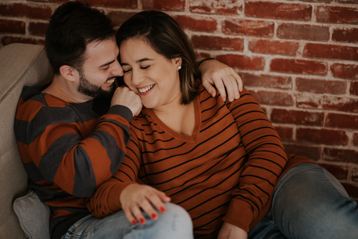 pré-wedding, wedding, bodas, casamento, noivos, foto de casal, foto documental, ensaio de casal, ensaio de casamento, home, home sweet home, lar doce lar, fotos no lar, pré-casamento, ensaio fotográfico de família, foto de família, foto de bodas