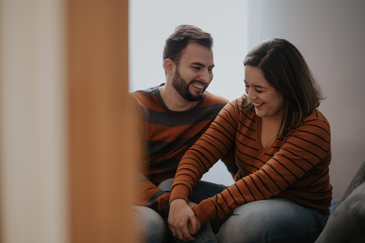 pré-wedding, wedding, bodas, casamento, noivos, foto de casal, foto documental, ensaio de casal, ensaio de casamento, home, home sweet home, lar doce lar, fotos no lar, pré-casamento, ensaio fotográfico de família, foto de família, foto de bodas