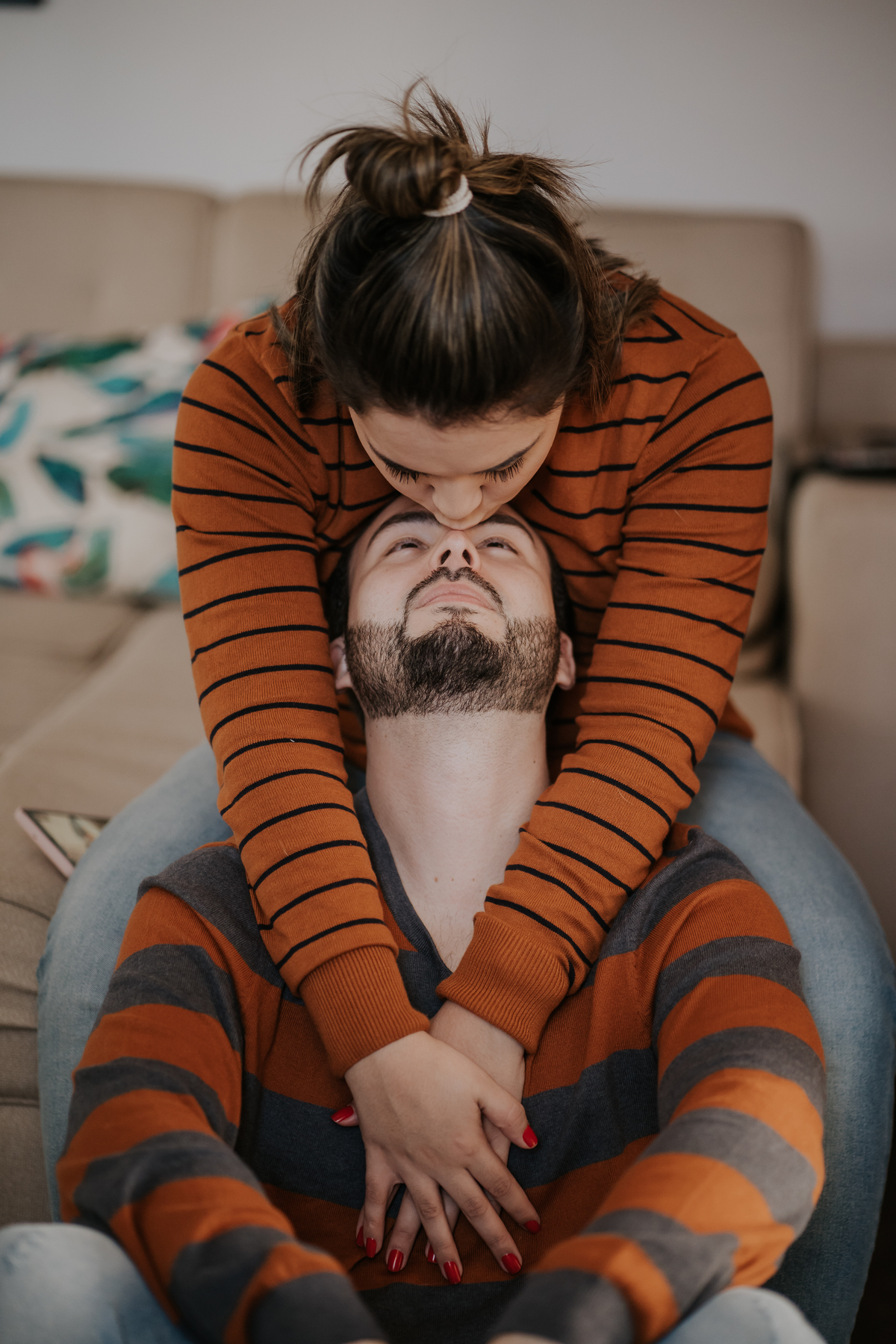 pré-wedding, wedding, bodas, casamento, noivos, foto de casal, foto documental, ensaio de casal, ensaio de casamento, home, home sweet home, lar doce lar, fotos no lar, pré-casamento, ensaio fotográfico de família, foto de família, foto de bodas