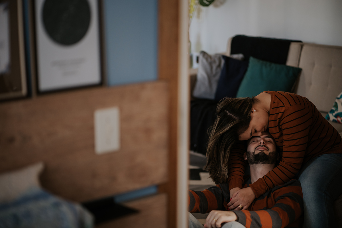 pré-wedding, wedding, bodas, casamento, noivos, foto de casal, foto documental, ensaio de casal, ensaio de casamento, home, home sweet home, lar doce lar, fotos no lar, pré-casamento, ensaio fotográfico de família, foto de família, foto de bodas