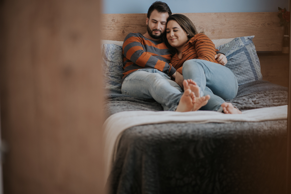 pré-wedding, wedding, bodas, casamento, noivos, foto de casal, foto documental, ensaio de casal, ensaio de casamento, home, home sweet home, lar doce lar, fotos no lar, pré-casamento, ensaio fotográfico de família, foto de família, foto de bodas