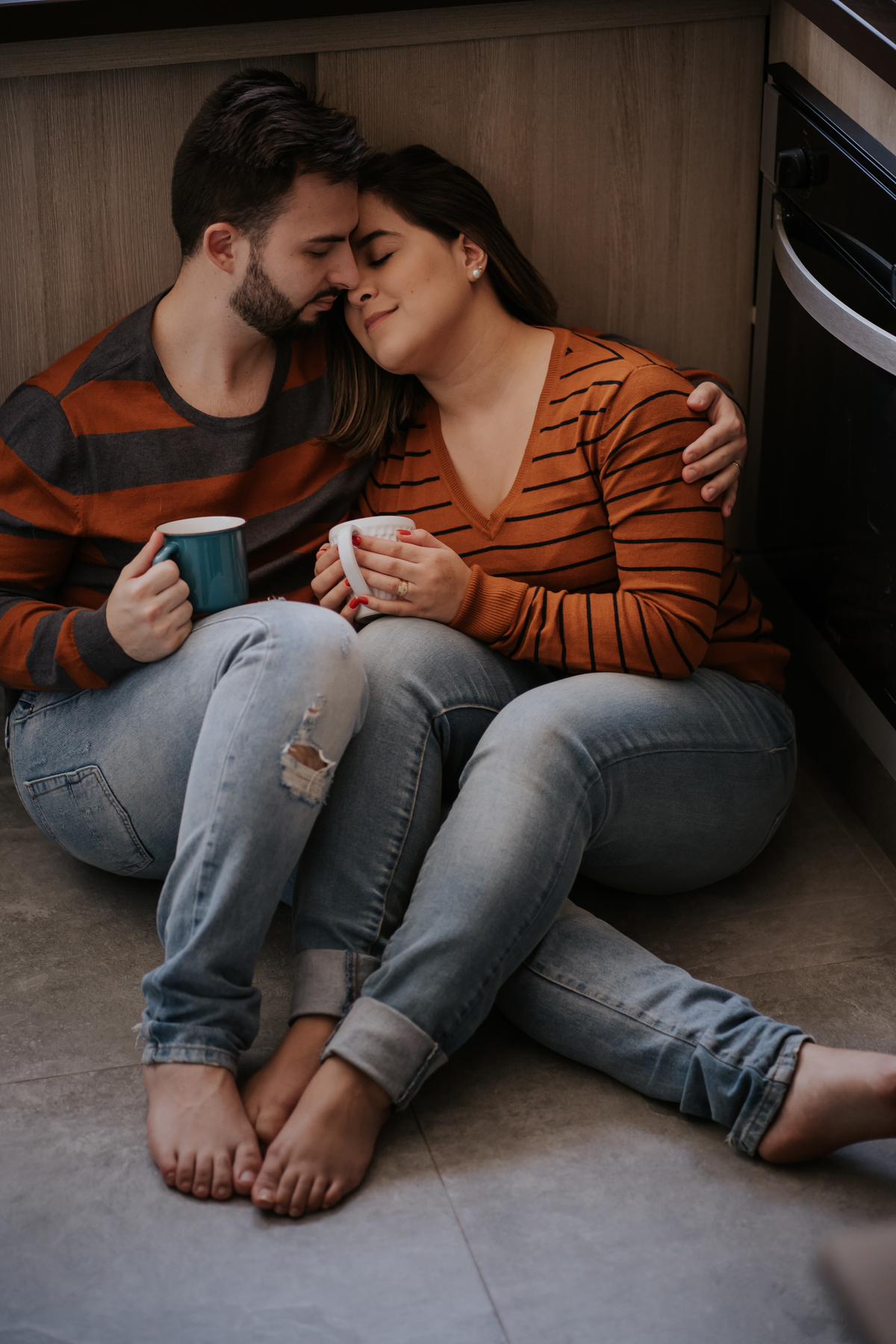 pré-wedding, wedding, bodas, casamento, noivos, foto de casal, foto documental, ensaio de casal, ensaio de casamento, home, home sweet home, lar doce lar, fotos no lar, pré-casamento, ensaio fotográfico de família, foto de família, foto de bodas