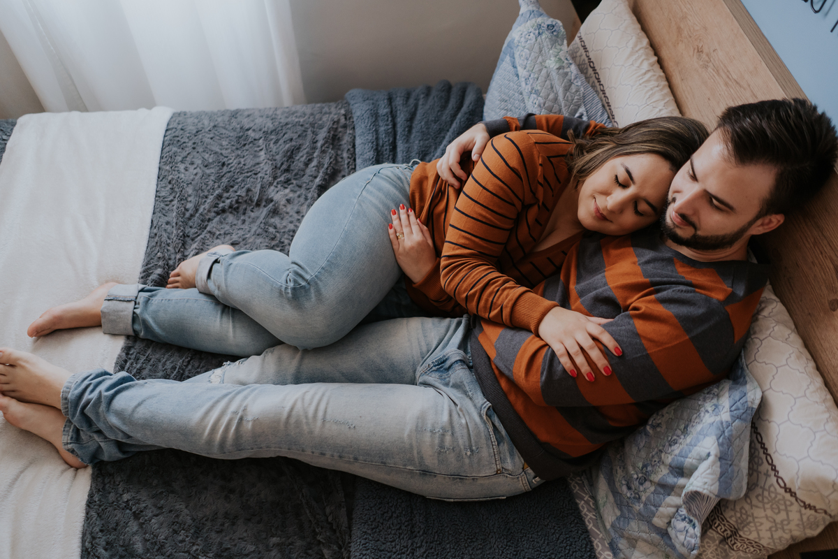 pré-wedding, wedding, bodas, casamento, noivos, foto de casal, foto documental, ensaio de casal, ensaio de casamento, home, home sweet home, lar doce lar, fotos no lar, pré-casamento, ensaio fotográfico de família, foto de família, foto de bodas