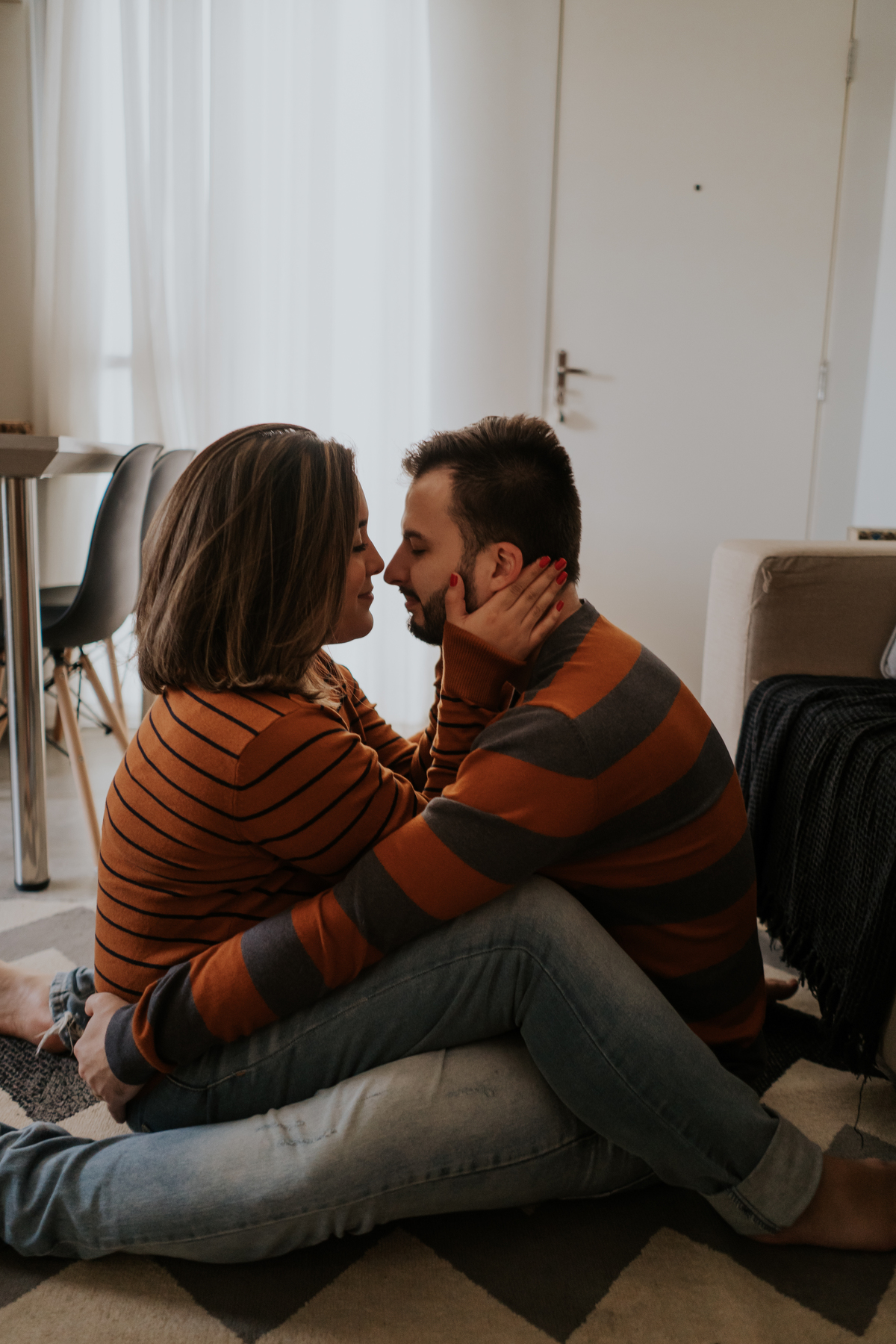 pré-wedding, wedding, bodas, casamento, noivos, foto de casal, foto documental, ensaio de casal, ensaio de casamento, home, home sweet home, lar doce lar, fotos no lar, pré-casamento, ensaio fotográfico de família, foto de família, foto de bodas