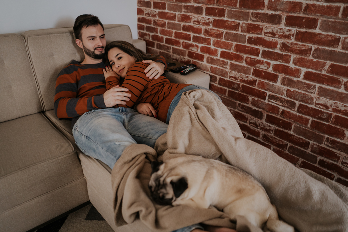 pré-wedding, wedding, bodas, casamento, noivos, foto de casal, foto documental, ensaio de casal, ensaio de casamento, home, home sweet home, lar doce lar, fotos no lar, pré-casamento, ensaio fotográfico de família, foto de família, foto de bodas