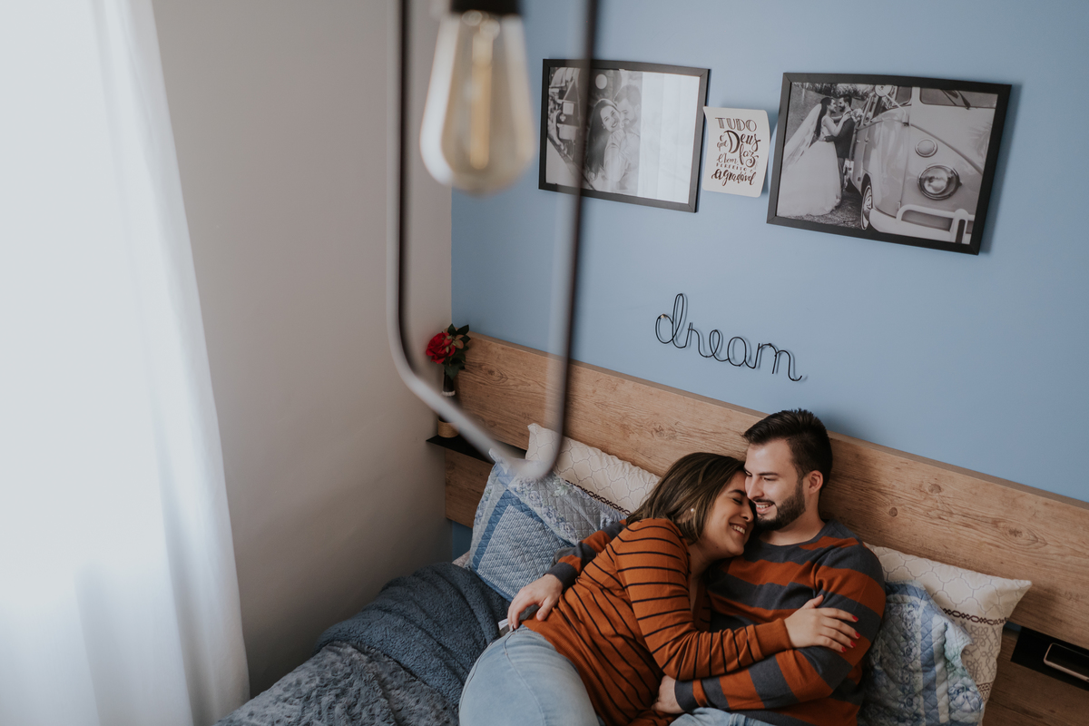 pré-wedding, wedding, bodas, casamento, noivos, foto de casal, foto documental, ensaio de casal, ensaio de casamento, home, home sweet home, lar doce lar, fotos no lar, pré-casamento, ensaio fotográfico de família, foto de família, foto de bodas