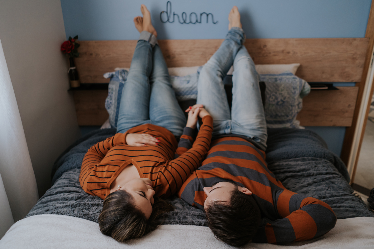 pré-wedding, wedding, bodas, casamento, noivos, foto de casal, foto documental, ensaio de casal, ensaio de casamento, home, home sweet home, lar doce lar, fotos no lar, pré-casamento, ensaio fotográfico de família, foto de família, foto de bodas