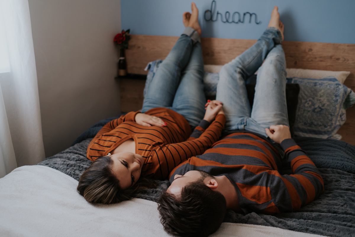 pré-wedding, wedding, bodas, casamento, noivos, foto de casal, foto documental, ensaio de casal, ensaio de casamento, home, home sweet home, lar doce lar, fotos no lar, pré-casamento, ensaio fotográfico de família, foto de família, foto de bodas