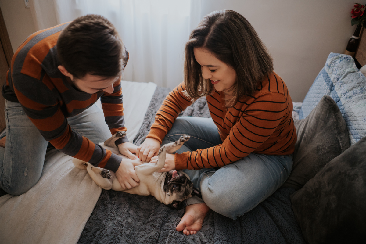 pré-wedding, wedding, bodas, casamento, noivos, foto de casal, foto documental, ensaio de casal, ensaio de casamento, home, home sweet home, lar doce lar, fotos no lar, pré-casamento, ensaio fotográfico de família, foto de família, foto de bodas