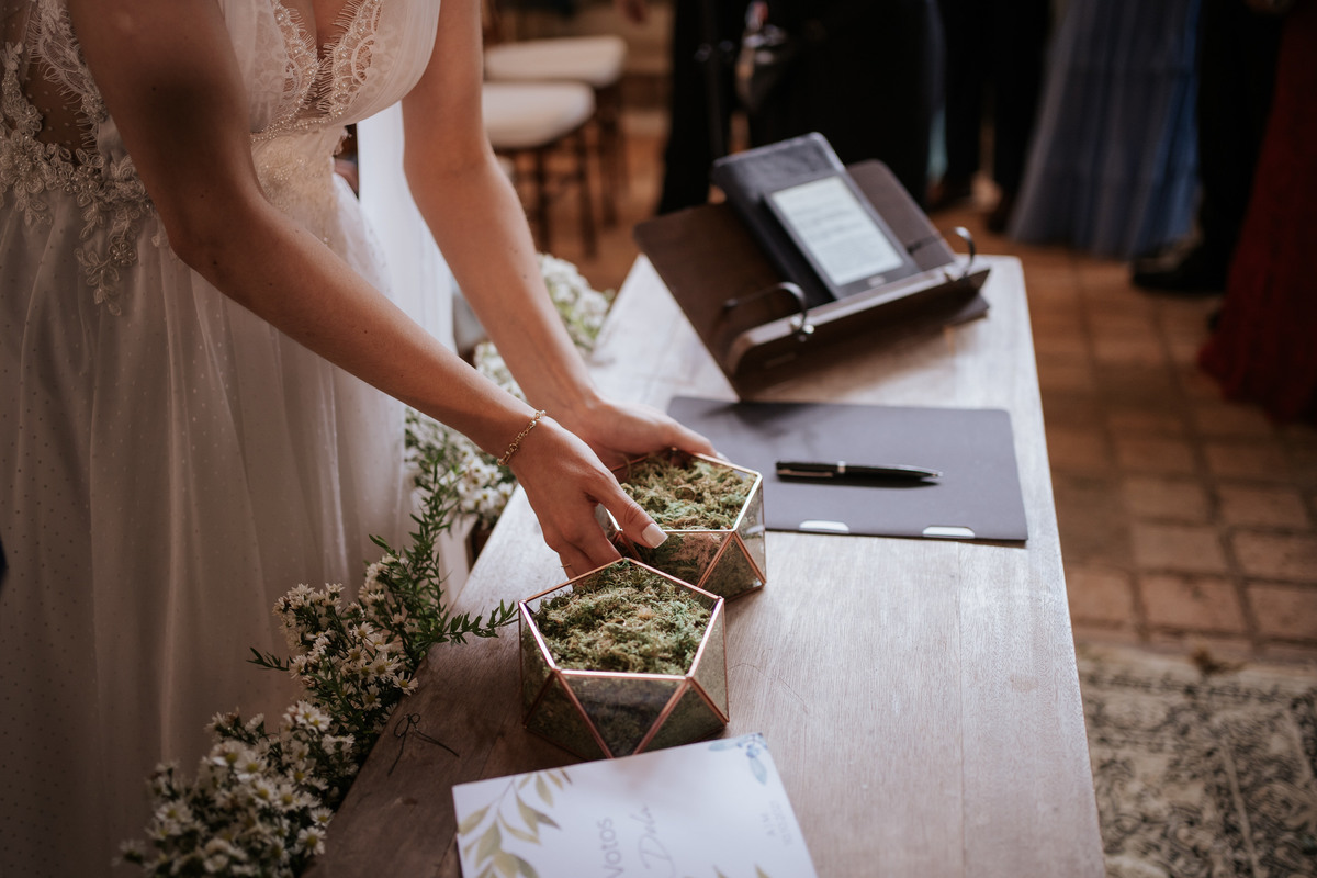 casamento, wedding, casamento bucólico, casamento no campo, noiva, dia da noiva, bride, vestido de noiva, maquiagem de noiva, wedding dress, cerimônia de casamento, espaço canto das heras, bucólico, casamento elegante, casamento sofisticado, alianças