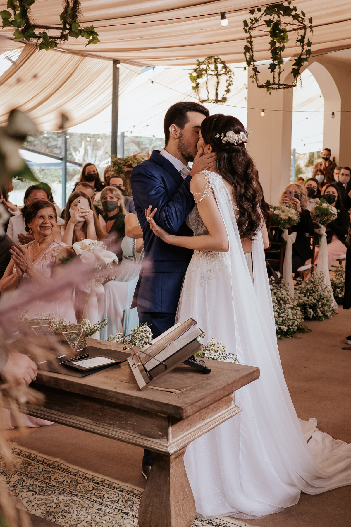 casamento, wedding, casamento bucólico, casamento no campo, noiva, dia da noiva, bride, vestido de noiva, maquiagem de noiva, wedding dress, cerimônia de casamento, espaço canto das heras, bucólico, casamento elegante, casamento sofisticado, alianças