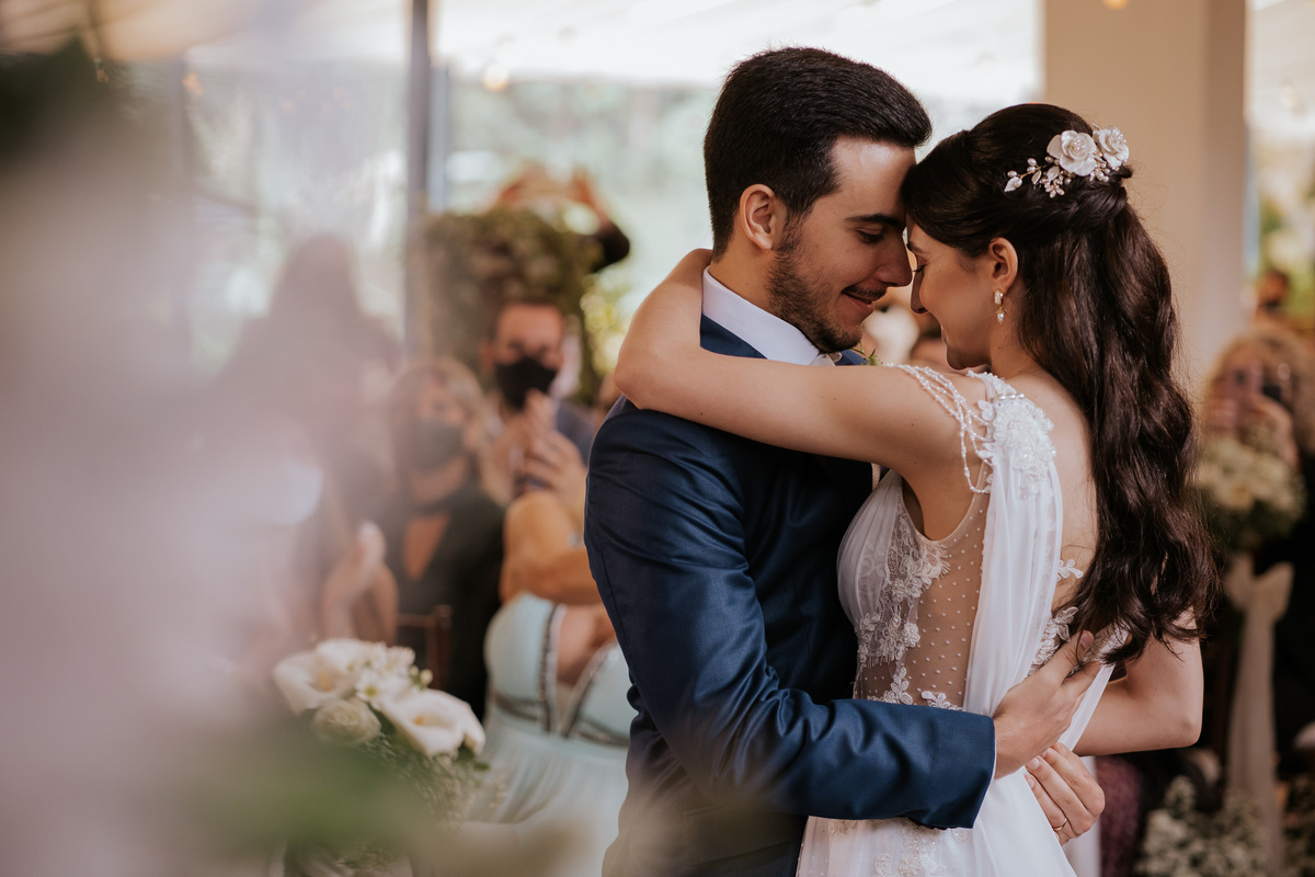 casamento, wedding, casamento bucólico, casamento no campo, noiva, dia da noiva, bride, vestido de noiva, maquiagem de noiva, wedding dress, cerimônia de casamento, espaço canto das heras, bucólico, casamento elegante, casamento sofisticado, alianças