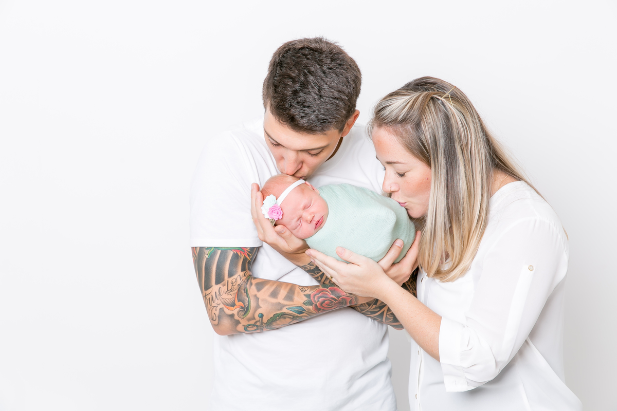 foto de familia foto com pais  newborn de menina  bebe galega flash bebe de bruco ensaio newborn em estudio newborn em santos newborn na baixada jo e le farah
