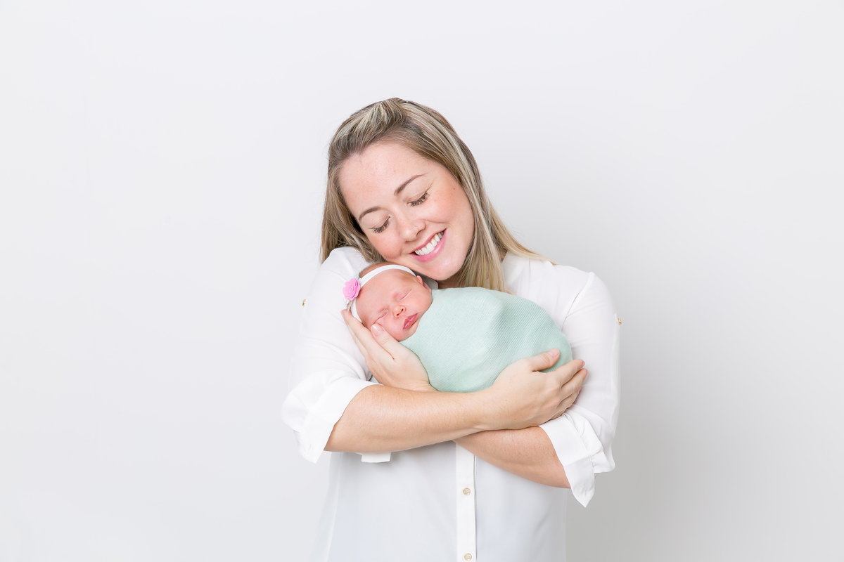 foto de familia foto com pais  newborn de menina  bebe galega flash bebe de bruco ensaio newborn em estudio newborn em santos newborn na baixada jo e le farah
