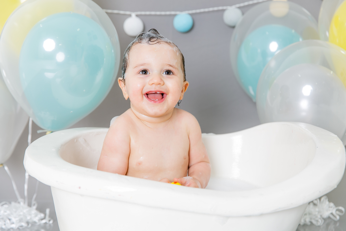 ensaio smash the cake tema elefantinhos, azul tifany , amarelo e cinza , hora do banho. decoração clean , bebe menino, smash the cake , um ainho do bebe.fotografas em santos, especialistas em fotografia em santos, baixada santista ,emoçao nas fotos