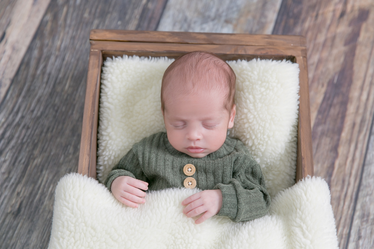 Newborn de gêmeos , gêmeos idênticos, Newborn com segurança,  , newborn em santos, fotografas de santos, newborn na baixada santista, especialistas em newborn , ensaio no estúdio, bebe na caixinha, bebe de barriguinha pra cima 