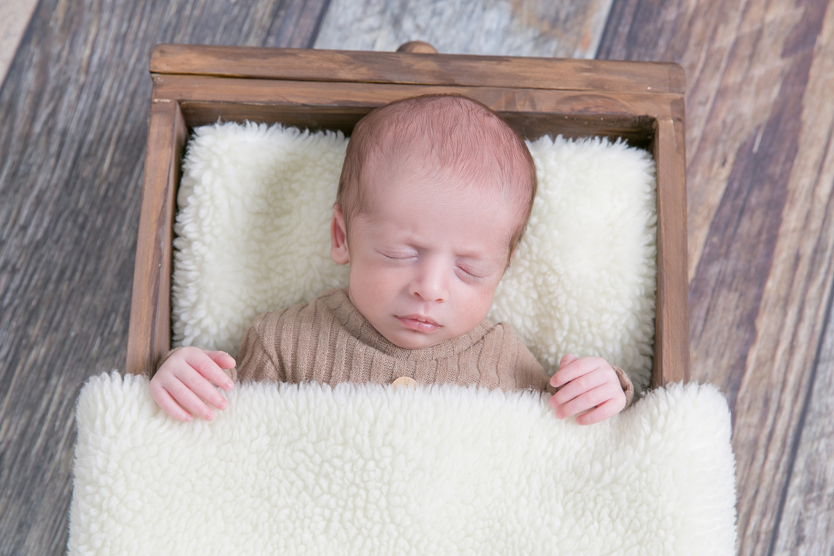 Newborn de gêmeos , gêmeos idênticos, Newborn com segurança,  , newborn em santos, fotografas de santos, newborn na baixada santista, especialistas em newborn , ensaio no estúdio, bebe na caixinha, bebe de barriguinha pra cima 