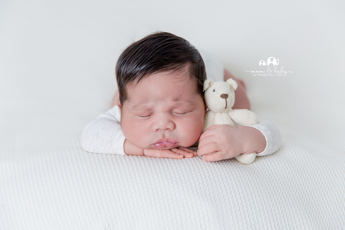 bebe de burço, pose do queixinho, bebe de toquinha, ensaio newborn , ensaio newborn em santos, newborn na baixada, bebes de santos, newborn com segurança, fotografas de santos, 