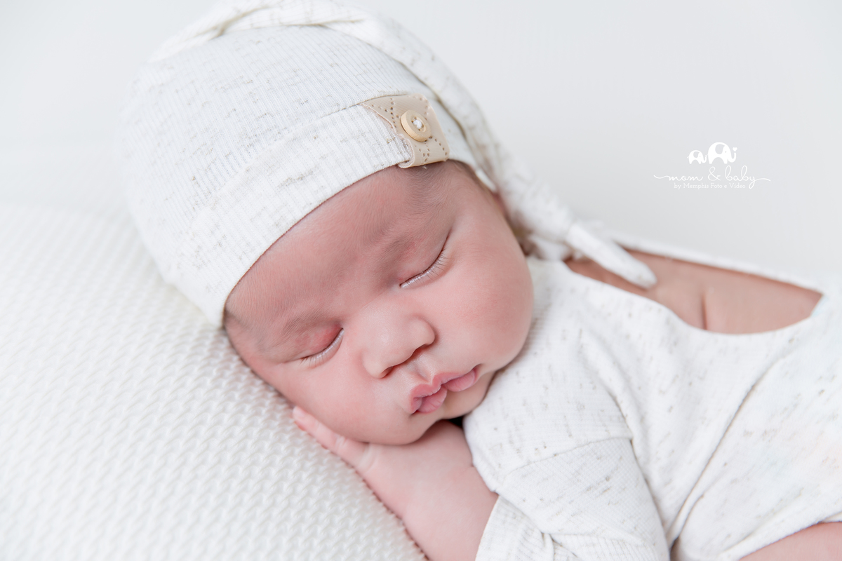 bebe de burço, pose do queixinho, bebe de toquinha, ensaio newborn , ensaio newborn em santos, newborn na baixada, bebes de santos, newborn com segurança, fotografas de santos, 