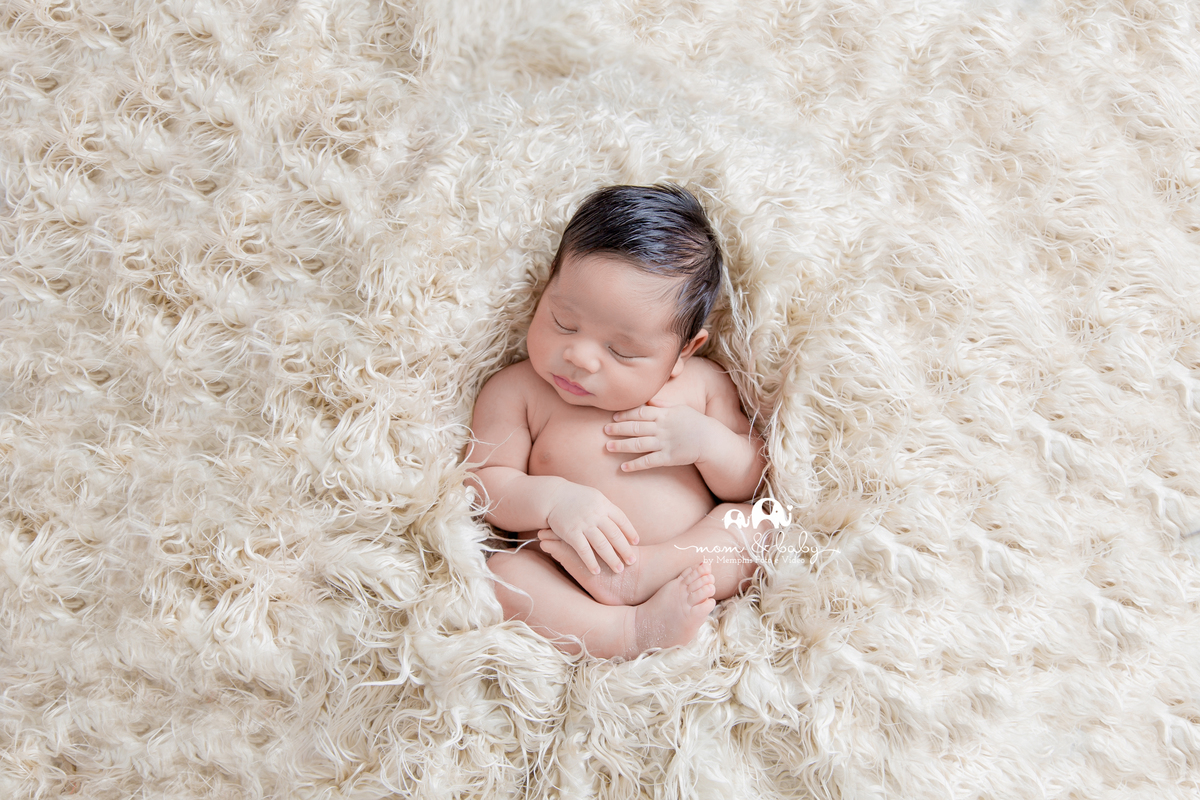 bebe de burço, pose do queixinho, bebe de toquinha, ensaio newborn , ensaio newborn em santos, newborn na baixada, bebes de santos, newborn com segurança, fotografas de santos, 