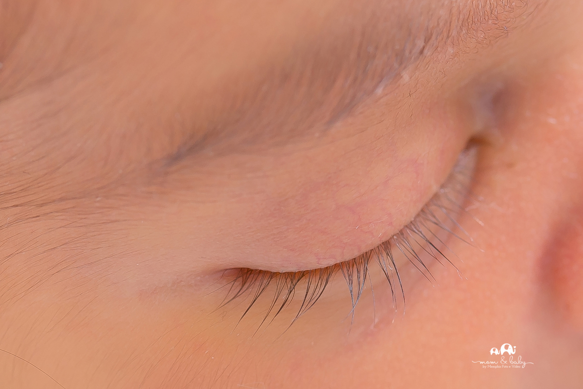 sessão newborn, ensaio newborn, newborn em santos, fotografas de santos, jo farah, leticia farah, newborn com seguranca, bebes de santoos , estudio em santos, melhores fotografas de santos foto de detalhe, cilios posicionamento seguro,luz ideal ,