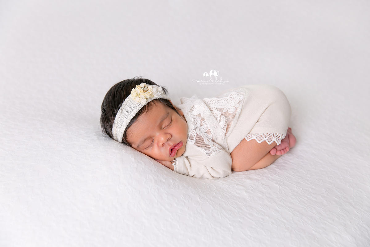 sessão newborn, ensaio newborn, newborn em santos, fotografas de santos, jo farah, leticia farah, newborn com seguranca, bebes de santoos , estudio em santos, melhores fotografas de santos .bebe de bruço, posicionamento seguro , luz ideal 