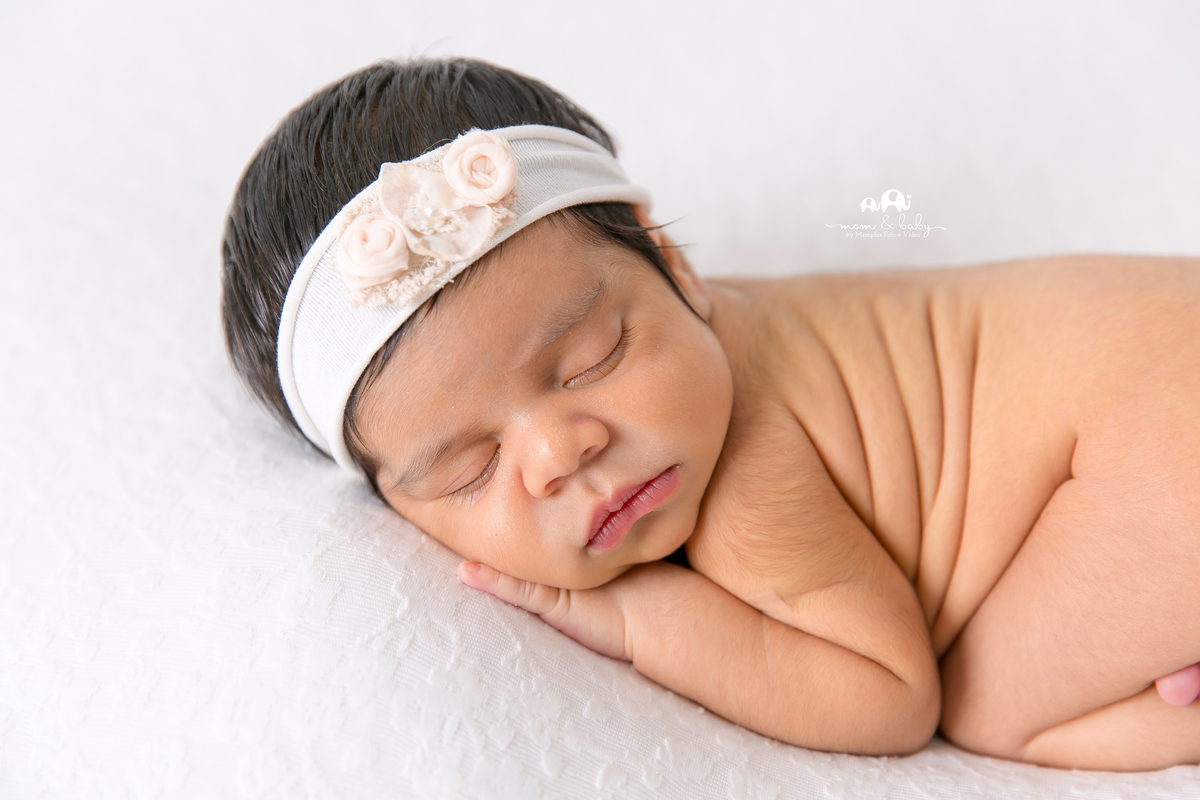 sessão newborn, ensaio newborn, newborn em santos, fotografas de santos, jo farah, leticia farah, newborn com seguranca, bebes de santoos , estudio em santos, melhores fotografas de santos .bebe de bruço, posicionamento seguro , luz ideal ,bebe peladinho