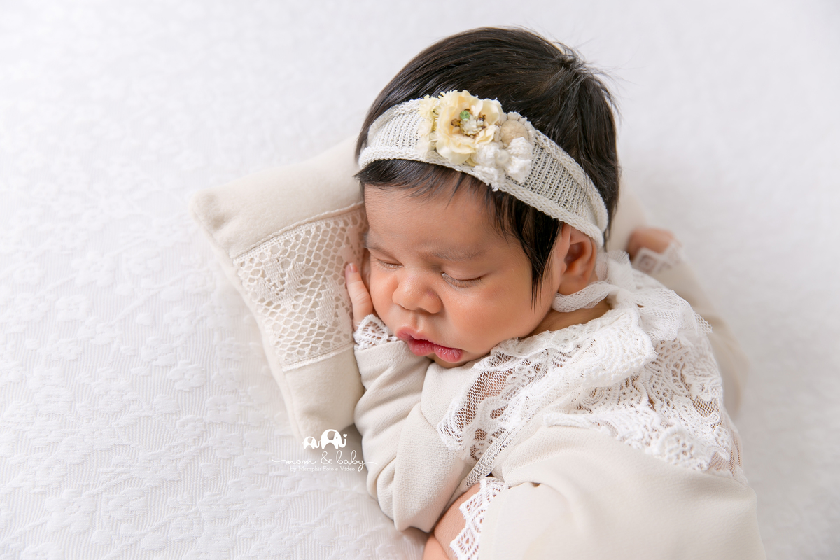 sessão newborn, ensaio newborn, newborn em santos, fotografas de santos, jo farah, leticia farah, newborn com seguranca, bebes de santoos , estudio em santos, melhores fotografas de santos .bebe de bruço, posicionamento seguro , luz ideal 