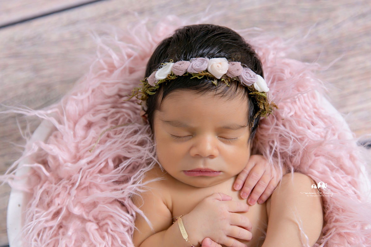 sessão newborn, ensaio newborn, newborn em santos, fotografas de santos, jo farah, leticia farah, newborn com seguranca, bebes de santoos , estudio em santos, melhores fotografas de santos .bebe de barriga pra cima gamela posicionamento seguro,luz ideal ,