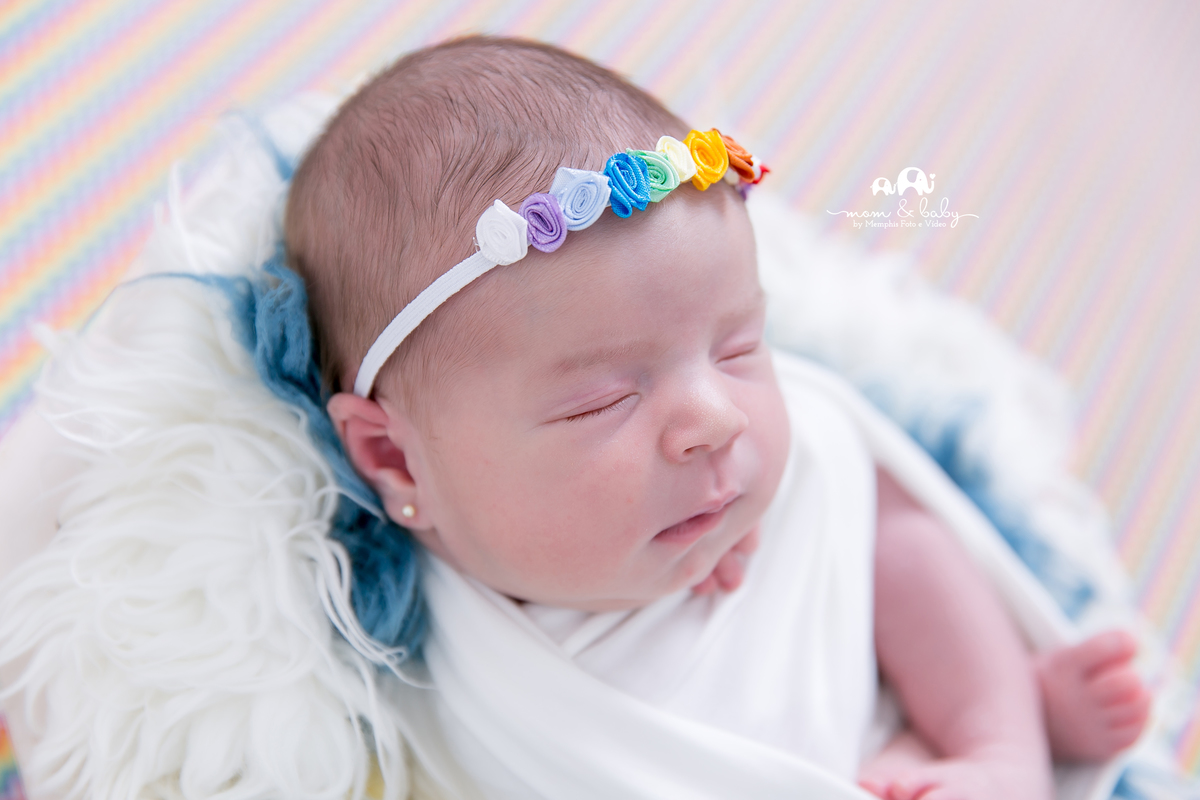 baixada santista , recen nascido ensaio newborn em santos, sessão newborn,newborn em santos, fotografas de newborn, newborn com segurança,jo farah leticia farah mom & baby momandbaby,bebe no cestinho enrolado no wrao bebe rainbow bebe arcoiris 