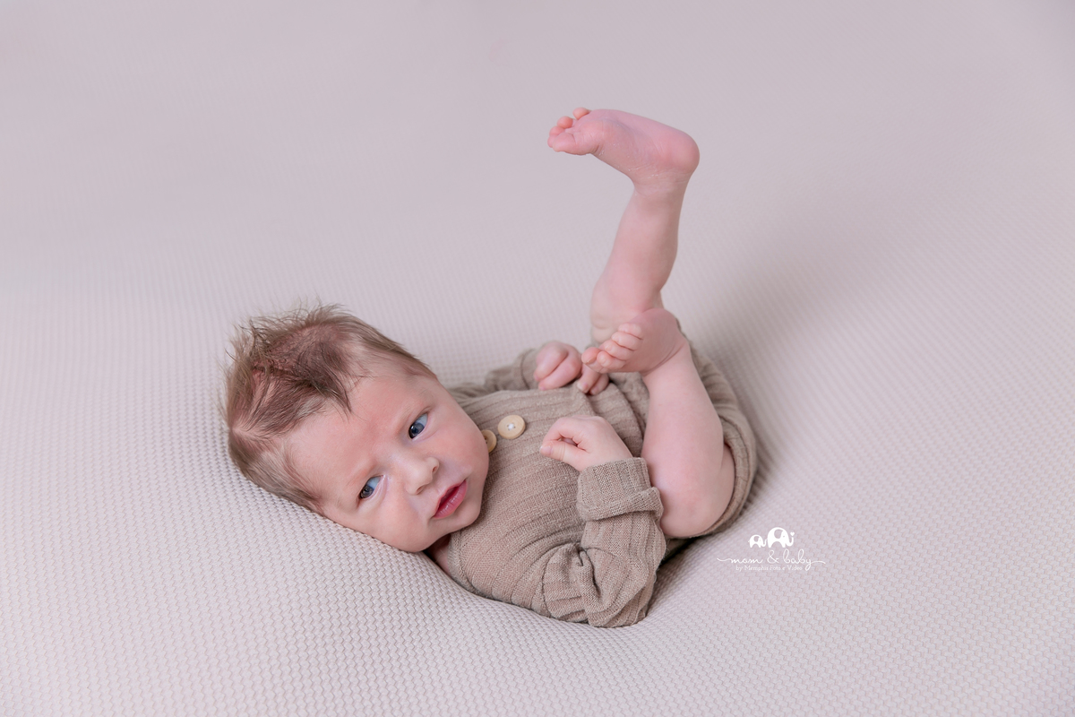 newborn em santos, newborn na baixada, fotografas em santos, fotografas de newborn, foto de recém-nascido jo farah leticia farah mom and baby mom & baby . bebe espero , bebe cabeludo de bariga pra cima