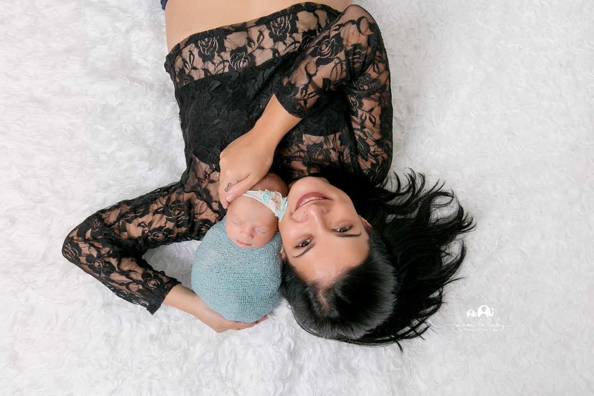 ensaio Newborn em santos,fotografas de santos,bebes de santos, estudio fotografico em santos, newborn com segurança,especialistas em newborn em santos, melhores fotografas de newborn em santos,jo farah leticia farah, menina de azul, foto de familia 