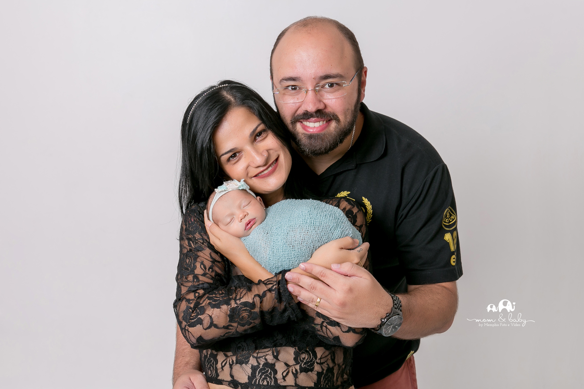 ensaio Newborn em santos,fotografas de santos,bebes de santos, estudio fotografico em santos, newborn com segurança,especialistas em newborn em santos, melhores fotografas de newborn em santos,jo farah leticia farah, menina de azul, foto de familia 
