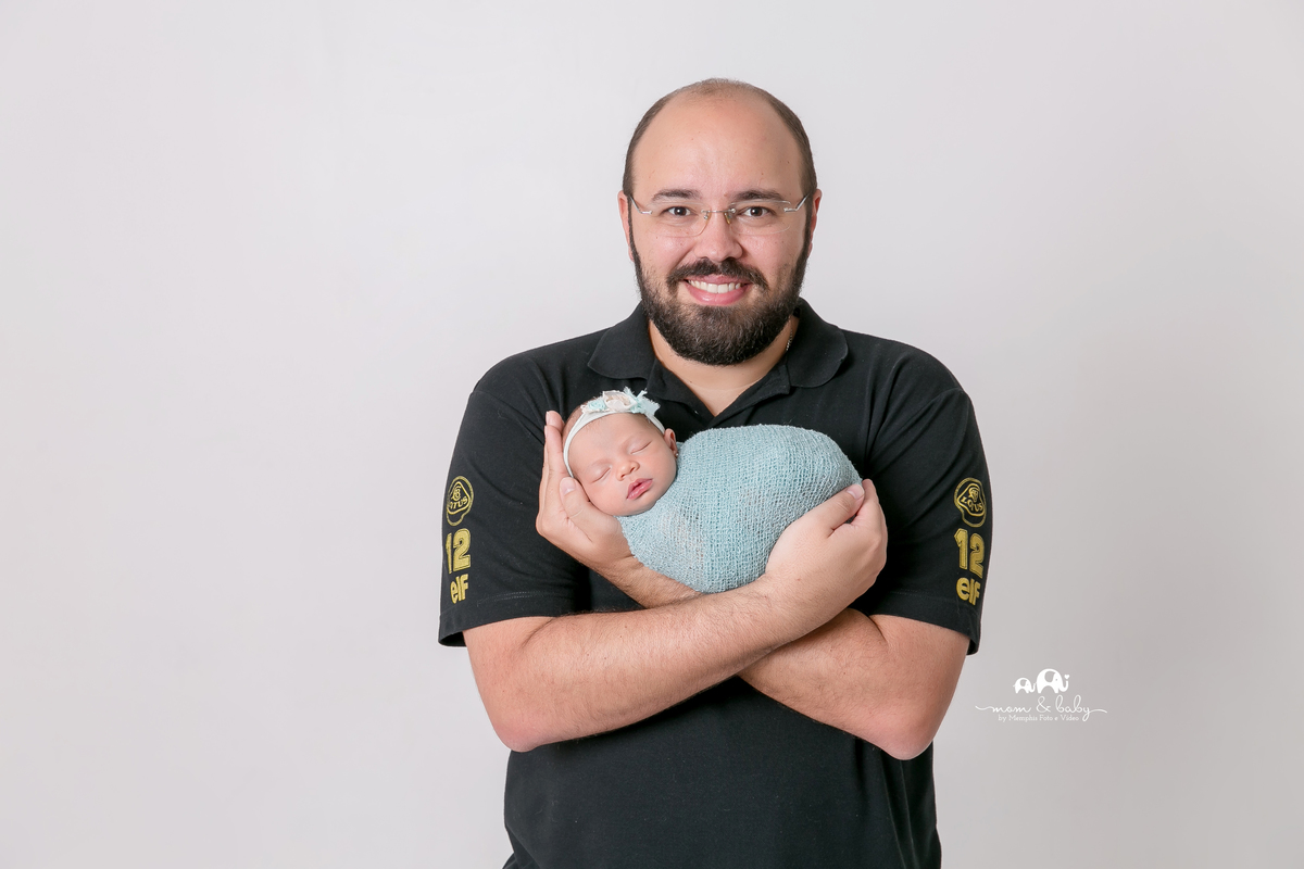 ensaio Newborn em santos,fotografas de santos,bebes de santos, estudio fotografico em santos, newborn com segurança,especialistas em newborn em santos, melhores fotografas de newborn em santos,jo farah leticia farah, menina de azul, foto de familia 