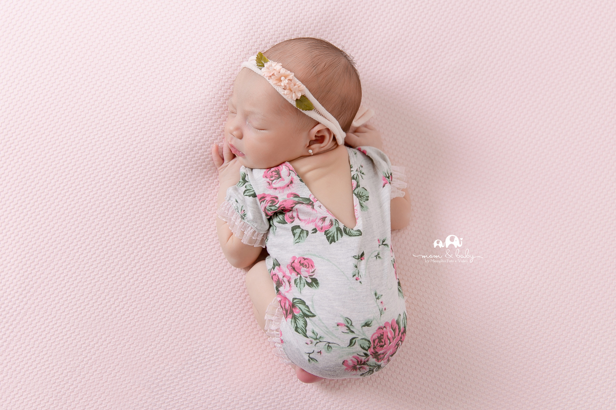 ensaio Newborn em santos,fotografas de santos,bebes de santos, estudio fotografico em santos, newborn com segurança,especialistas em newborn em santos, melhores fotografas de newborn em santos,jo farah leticia farah.manta rosa,pode de bundinha perfeita ,